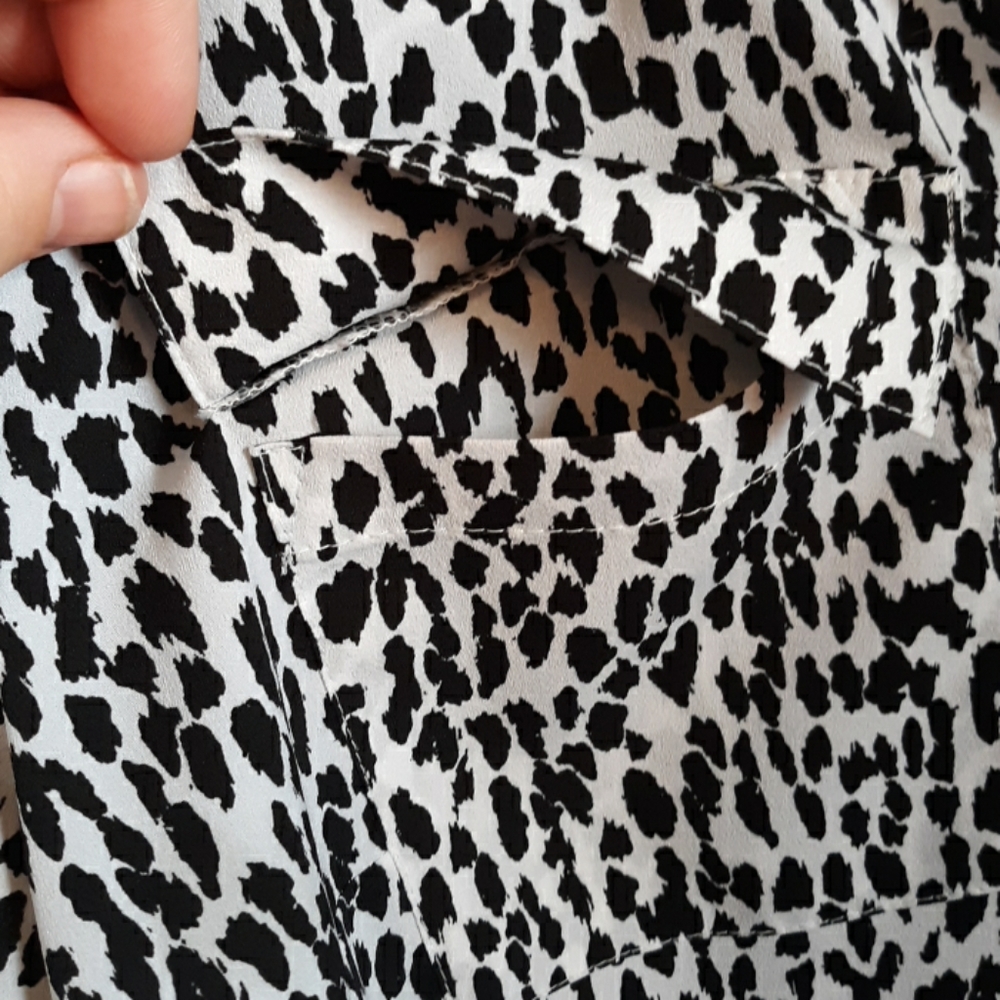 Animal print button up blouse - Picture 5 of 6